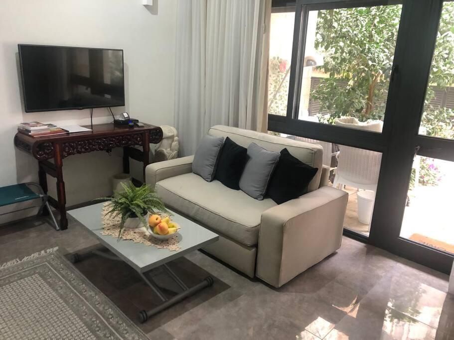 New Luxurious Apt, The Location In *