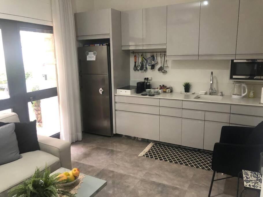 וילה New Luxurious Apt, The Location In